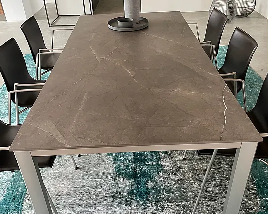 Keramiktisch mit Metallgestell - Unikat
