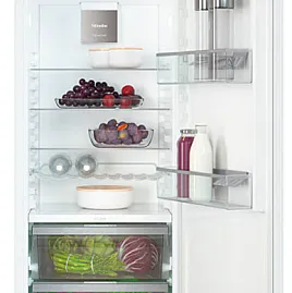 Einbau-Kühlschrank mit PerfectFresh Pro für längere Frische, LED-Beleuchtung und 4*-Gefrierfach.