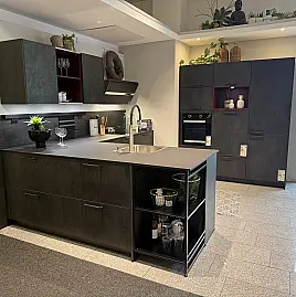 Moderne L-Küche mit  Hochschrank Block inkl. hochgebautem Geschirrspüler