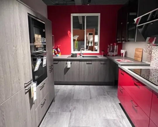 Moderne Küche in chilirot glänzend kombiniert mit Eiche grau Fronten - Laser brillant -chilirot hochglänzend- mit Eiche grau Repro Arbeitsplatte