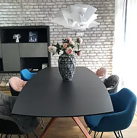 Esstisch oder Besprechungstisch ohne Stühle