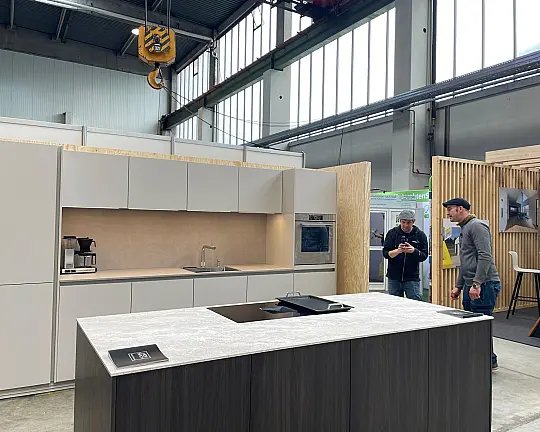 Messeküche (neu) mit komfortabler Premiumausstattung - Salona / Varese