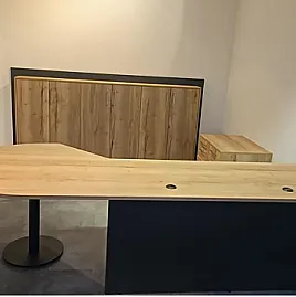 Schreibtisch mit Sideboard und Container