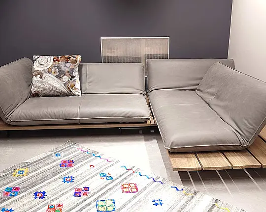 Sofa Akito mit manueller und motorischer Verstellung - Akito