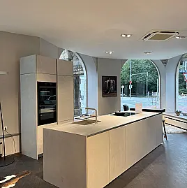 ein Klassiker von moderner Eleganz und präziser Linienführung