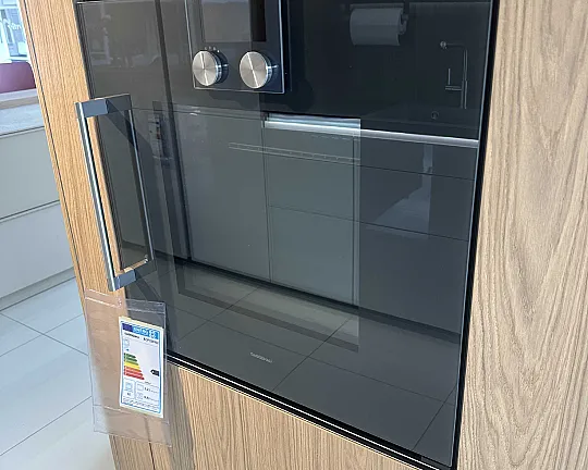 Backofen mit vielen Funktionen - BOP220102