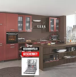 Moderne Einbauküche mit großer Kochinsel Front Marsala seidenmatt lackiert mit Siemens Elektrogeräten und Silverline Muldenlüfter