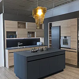 Hochwertige Küche mit Insel aus FENIX-Material und Gaggenau-Geräten