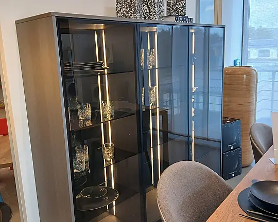 Exklusives Sideboard - Lausanne – Echtholzfront mit vertikaler Rillenoptik, silbereiche geölt