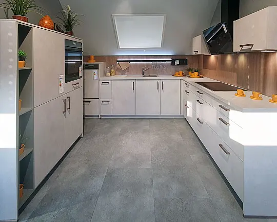 L-Küche mit Schrank - Rialto Beton Sand Nachbildung
