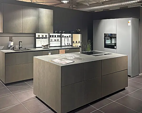 Küchenzeile mit Insel und Schrank - NX640 Eiche elegant graphitgrau