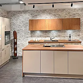 Küchenleiste mit Insel u. Schrank