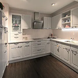 L-Küche mit Schrank