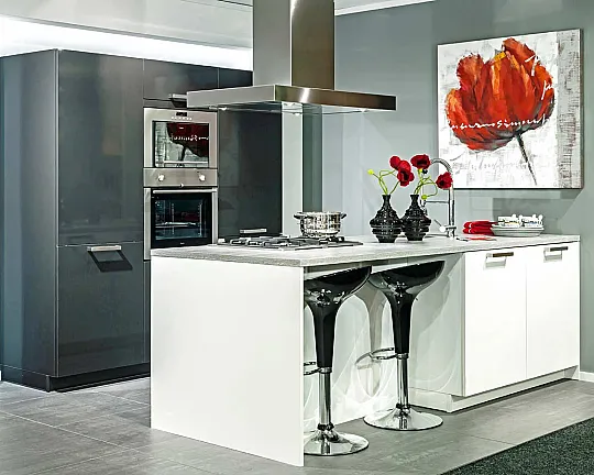 Moderne keuken met kookeiland - N57