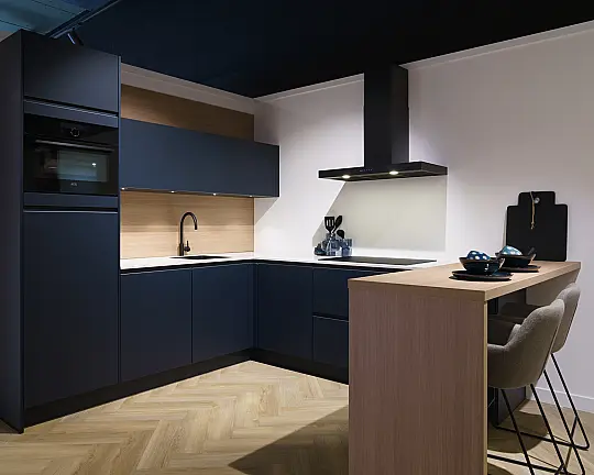 Nachtblauwe U-keuken - Nachtblauwe U-keuken
