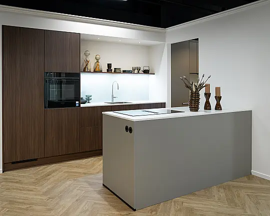 Milano Noten/ Taupegrijze eilandkeuken - Milano Noten/ Taupegrijze eilandkeuken