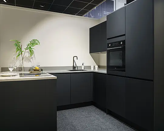 Paco beton zwarte U-keuken - Paco beton zwarte U-keuken