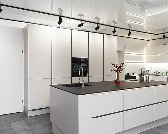 Grifflose Küche mit Kochinsel und keramischer Arbeitsplatte - EASYTOUCH 969