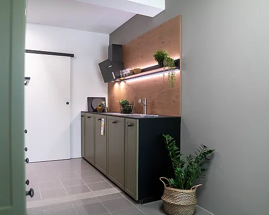 Moderne Landhausküche mit natürlicher Eleganz! - Torino Lack: Olive softmatt kombiniert mit Echtholz Eiche Champagner