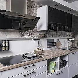 Häcker Systemat Küchenzeile, Hochglanz Lack satin mit Gerätehighboard und Apotheker, exklusiver V-ZUG Geräteausstattung, Berbel Kopffrei-Dunstabzugshaube, Echtholz Abeitsplatte, Blanco Spüle und Armatur
