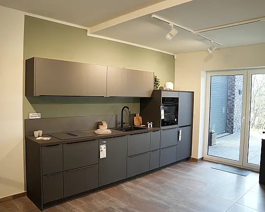 moderne Zeile mit Lacklaminat Front braun metallic - VEGAS