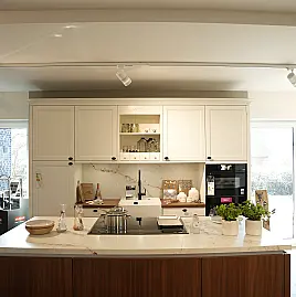 Landhausküche mit Massivholz - und Keramikarbeitsplatte