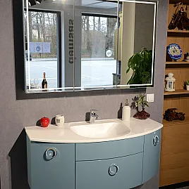Moderne Badezimmermöbel mit LED-beleuchtetem Spiegel