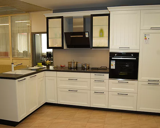 Moderne Landhausküche in weiß mit dunklen Akzenten - 5510 Home MX