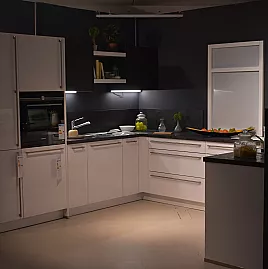 Nolte Lux - moderne und elegante Einbauküche in U-Form - inkl. Siemens Geräte
