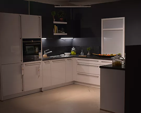 Nolte Lux - moderne und elegante Einbauküche in U-Form - inkl. Siemens Geräte - Lux