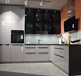 top moderne  Einbauküche mit Granitplatten ohne Elektrogeräte