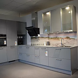 Moderne L-Küche in Grau