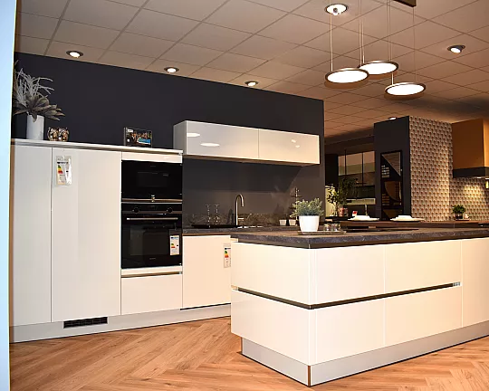 Moderne, grifflose Küche in Weiß - Faro G324 Weiß hochglanz