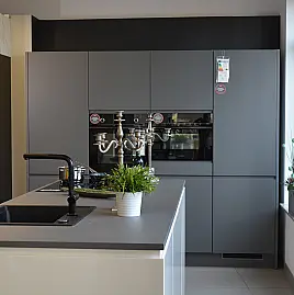 Zweifarbige Inselküche