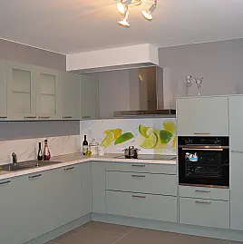 Eukalyptusgrüne Winkelküche