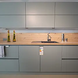 Moderne Küche mit Kochinsel