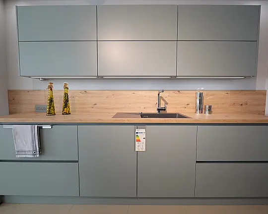 Moderne Küche mit Kochinsel - T305 Porto Selection-GL-Eukalyptus Mattlack