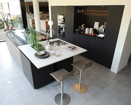 MK 16 Lingen - GL 3106 Resopal schwarz GL5011 Fenix Edelstahl
