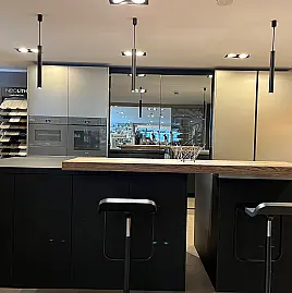 Ausstellungs Küche Eggersmann Fenix in Kombination Aluminium bronze eloxiert Turnschränke Spiegelglas