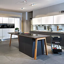 Koje 203 KL: Luxe design-keuken met de iconische next125 kooktafel en 2 keramische werkbladen