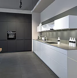 Koje 201 KL: Moderne L-keuken met keramisch werkblad