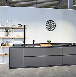 Moderne keuken met granieten werkblad