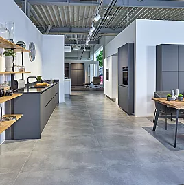 Koje 11 KL: Moderne keuken met granieten werkblad