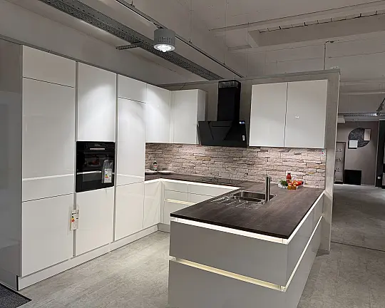 Musterküche in Weiß Hochglanz - Lux