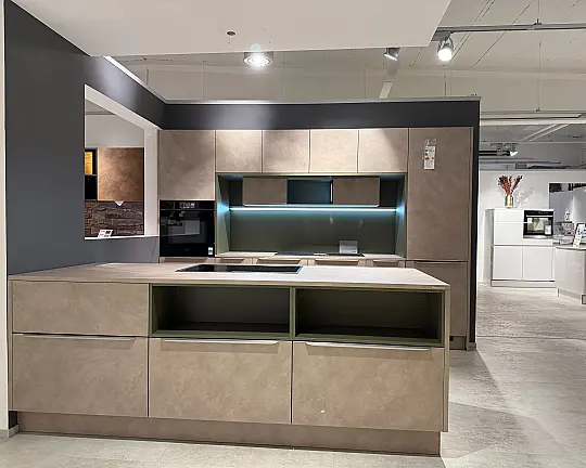 Musterküche inkl. Kücheninsel in Zement Achatgrau Optik - Lucca