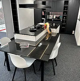 Moderne Musterküche mit Granit  Nochmals im Preis gesenkt von 23,350,00 auf 17.325,00