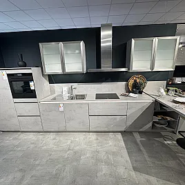 Eine Zeile mit Theke in Betonoptik