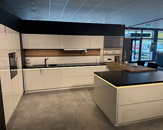 Pronorm Musterküche - Moderne Einbauküche