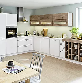 L-Küche in Weiß softmatt und Chalet Eiche Farbkombination