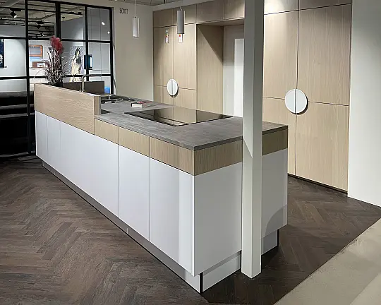 Exklusive Ausstellungsküche von Nolte Neo - 02 MATRIX 150, LEAF SOFT LACK,